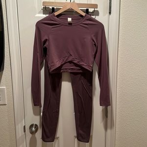 Alphalete crop top & yoga pants